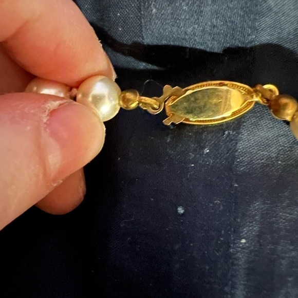 Pearls (faux), 24”, individually knotted - Picture 10 of 11